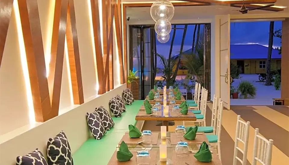 هتل کریستال سندز ویلامالدیو